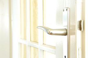 Portas e janelas de madeira: manutenção e durabilidade